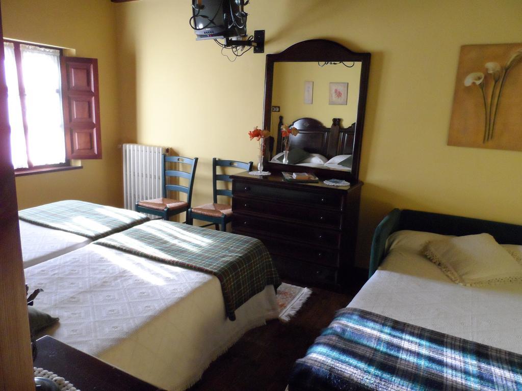 Casa El Campu Guest House Infiesto Phòng bức ảnh