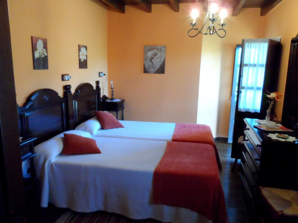 Casa El Campu Guest House Infiesto Phòng bức ảnh