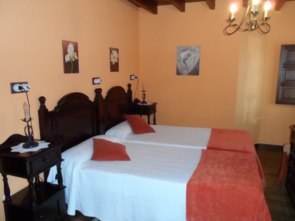 Casa El Campu Guest House Infiesto Phòng bức ảnh